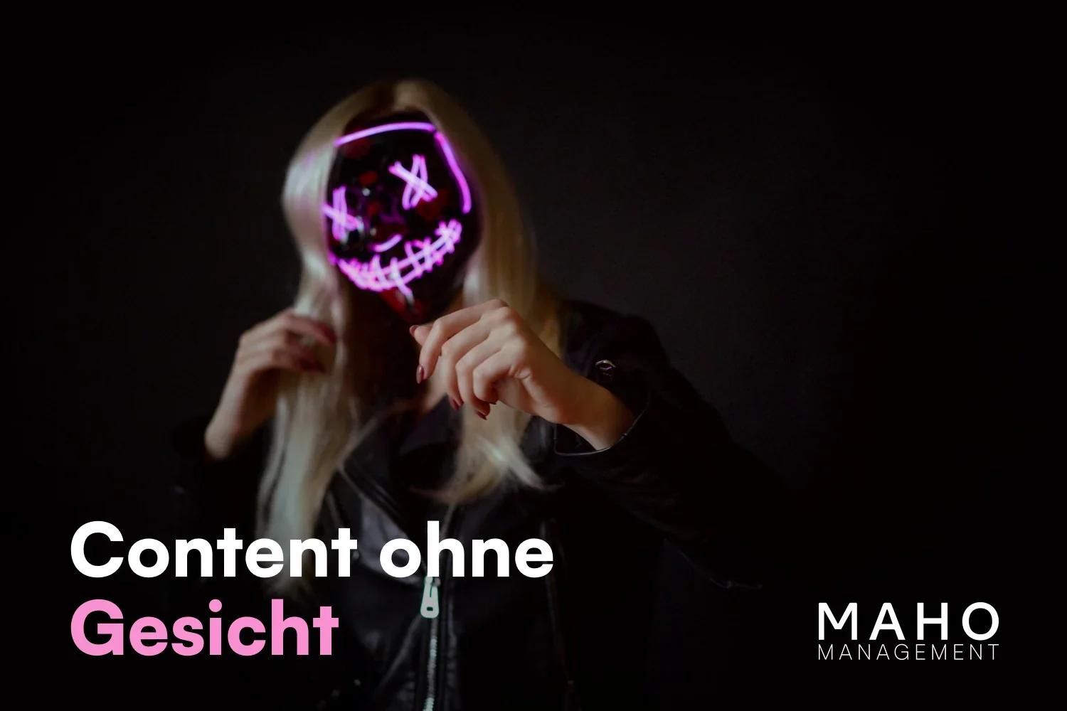 Creatorin mit leuchtender Maske im Dunkeln – OnlyFans Content ohne Gesicht